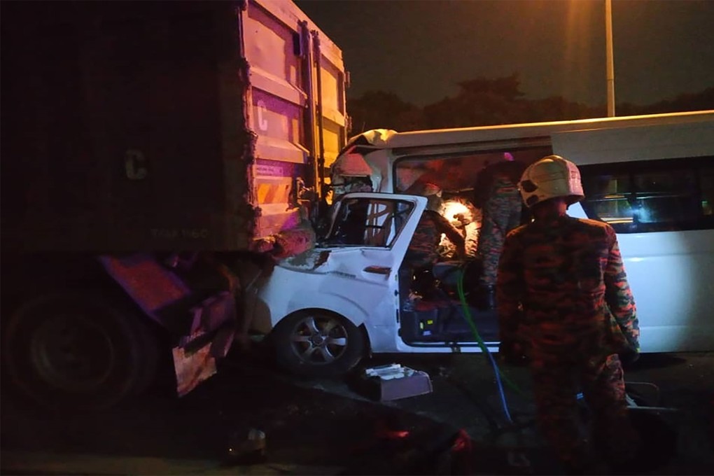 Malaysian authorities work at the scene of a vehicle crash that killed a driver and injured four badminton players, including world number one Kento Momota. Photo: AFP