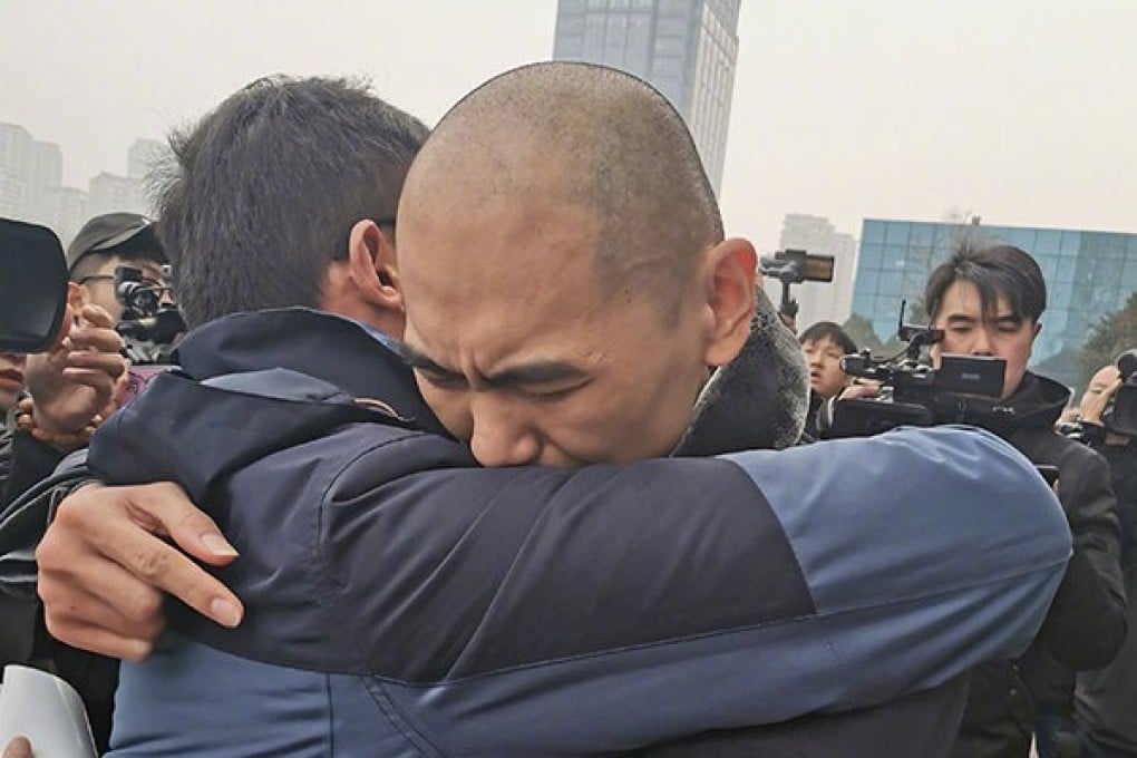 Zhang Zhichao is freed after his conviction for raping and killing a schoolgirl was overturned. Photo: Weibo