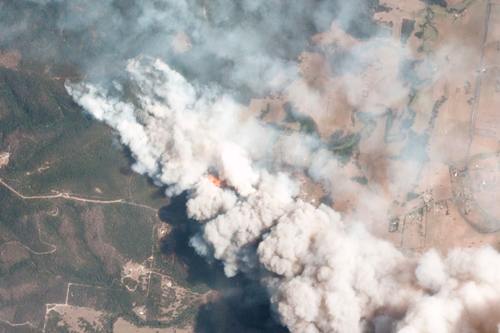 A bush fire spreads across New South Wales. Hong Kong runners are trying to raise money as the crisis grows. Photo: 2019 Planet Labs
