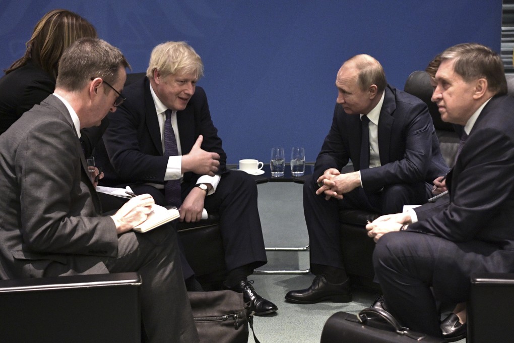 British Prime Minister Boris Johnson speaks with Russian President Vladimir Putin. Photo: EPA-EFE