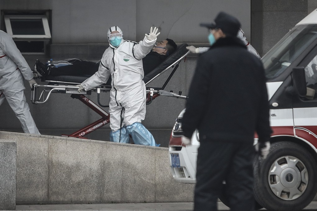 Medical staff transfer patients to a hospital in Wuhan, Hubei province, on January 17. Photo: Getty Images