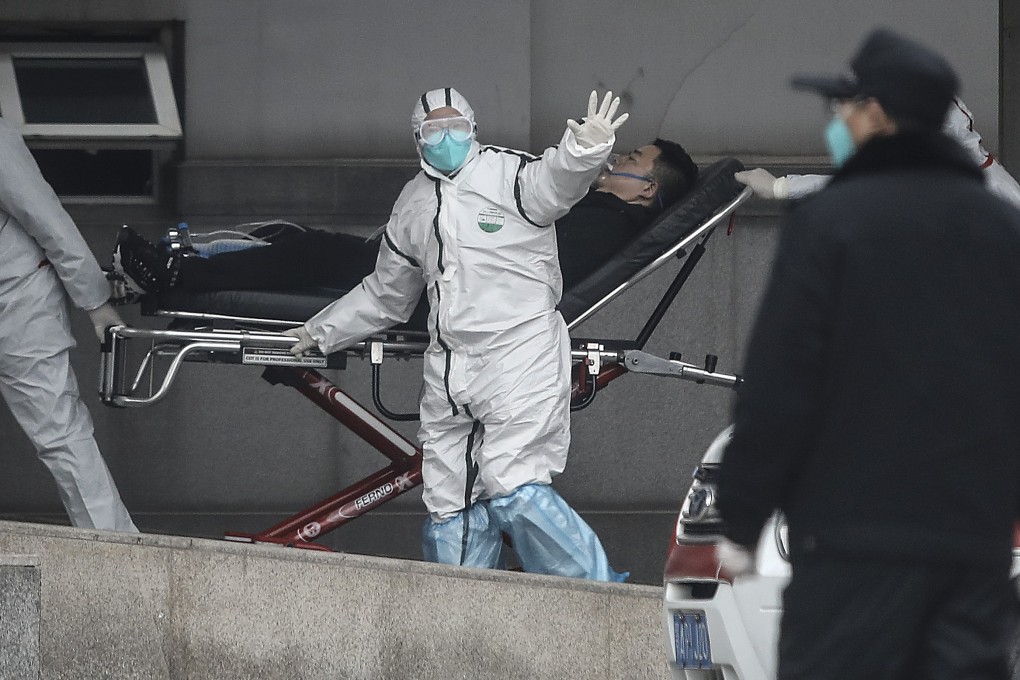 Medical staff transfer patients to a hospital in Wuhan, Hubei province, on January 17. Photo: Getty Images