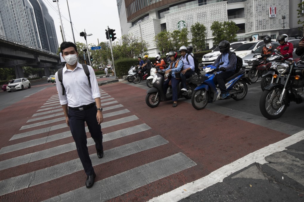 A student from Chulalongkorn University wearing a face mask to protect from the poor air quality in Bangkok. Photo: AP