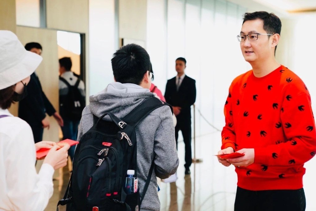 Tencent Holdings chairman and chief executive Pony Ma Huateng hands out red packets to employees for Lunar New Year in 2019. Photo: Handout