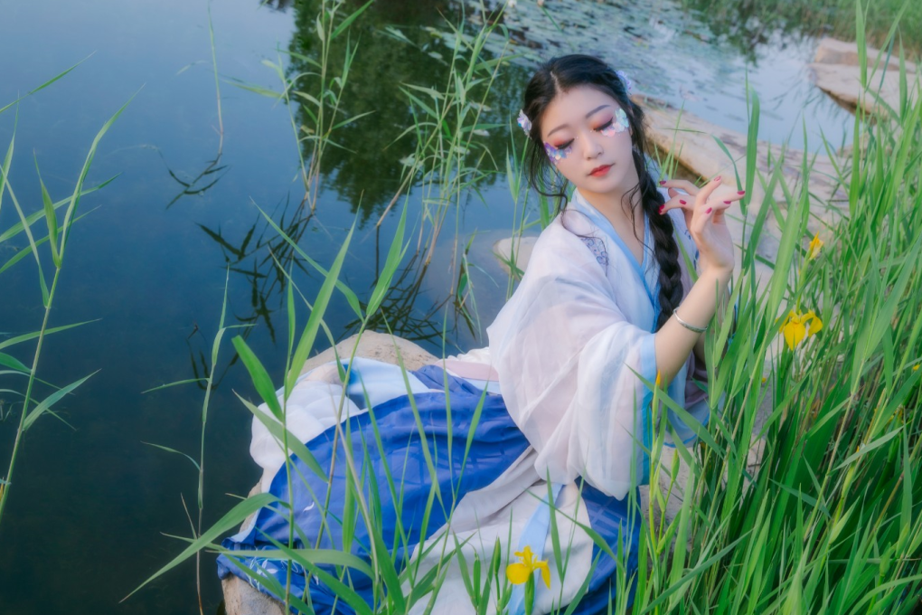 lris Zhang likes hanfu – ancient Chinese dress – and uploads Chinese classical dance videos to short-video platform Bilibili. “Except for special occasions, I always wear hanfu when out and about,” the 22-year-old dance teacher says.