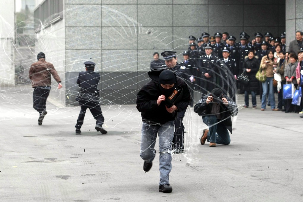 Police demonstrate the use of a net gun in Shanghai, in 2008. Photo: Reuters