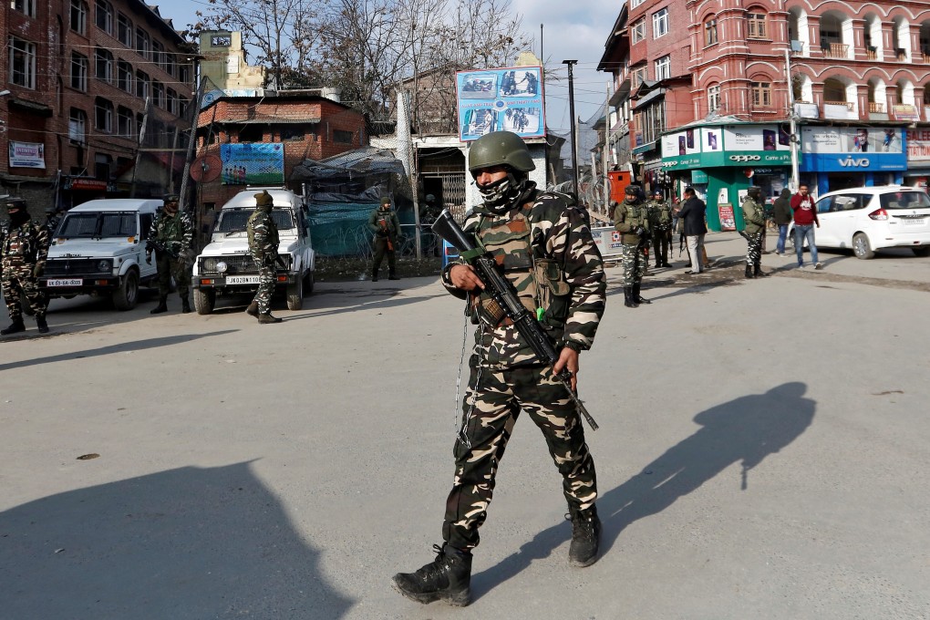 An Indian security officer patrols a street in Srinagar, Kashmir, on January 10, 2020. Photo: Reuters