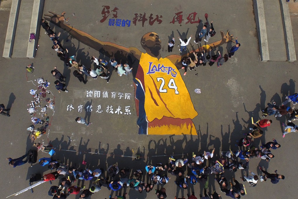 Students at Shenyang Sport University pose for a group picture with a portrait of Kobe Bryant of the Los Angeles Lakers ahead of his final NBA game in 2016. Photo: Xinhua