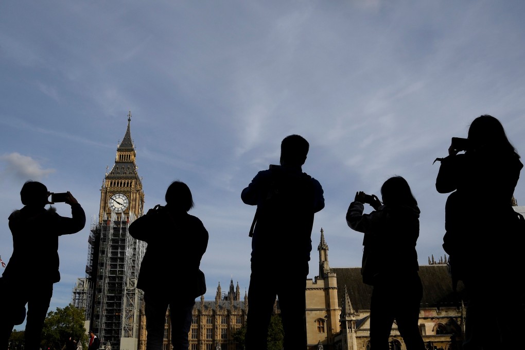 Tourists take photos of the Big Ben. New data showed a jump last year in China’s rich applying to live in the UK amid trade tensions between the US and China. Photo: Reuters