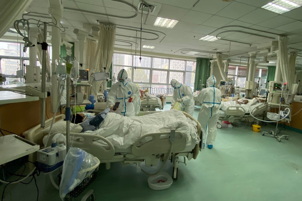 Medical staff attend to coronavirus patients at a hospital in Wuhan, capital of Hubei province in central China, on January 25. Photo: Reuters