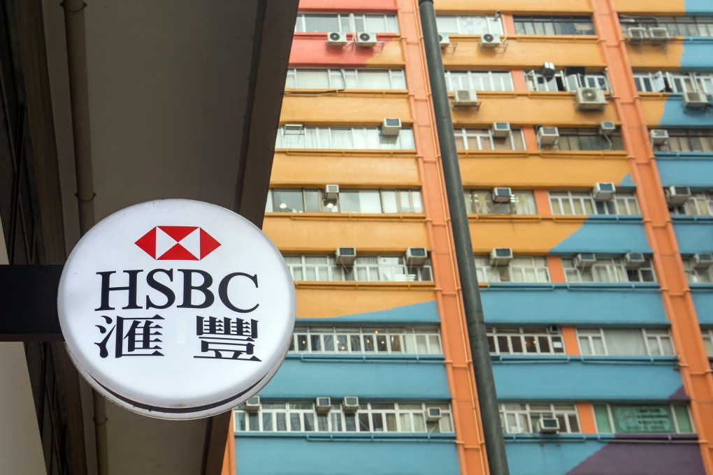 HSBC is expressing it gratitude to it nearly 20,000 staff for their hard work with a HK$500 lai see each. Photo: Bloomberg