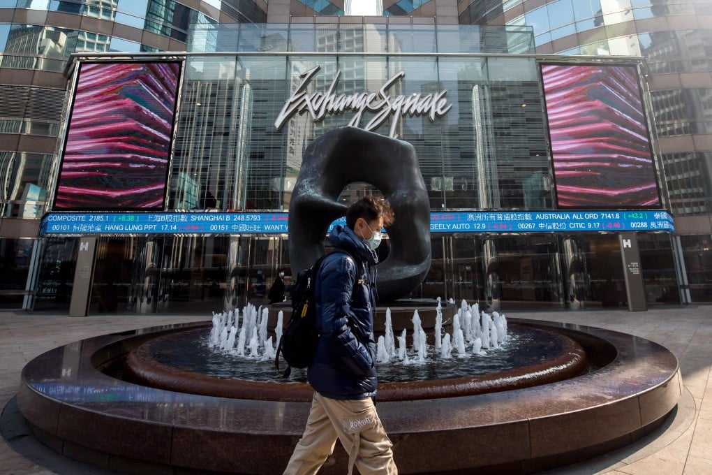 A man wearing a protective mask walks past the Exchange Square complex in Hong Kong on January 29, 2020. Governments have tightened international travel and border crossings with China as they ramped up efforts to stop the spread of the disease. Photo: Bloomberg