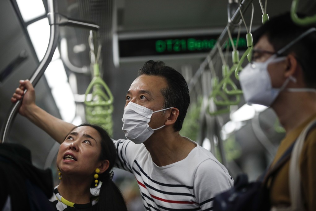 Commuters in Singapore wear protective masks. Photo: EPA