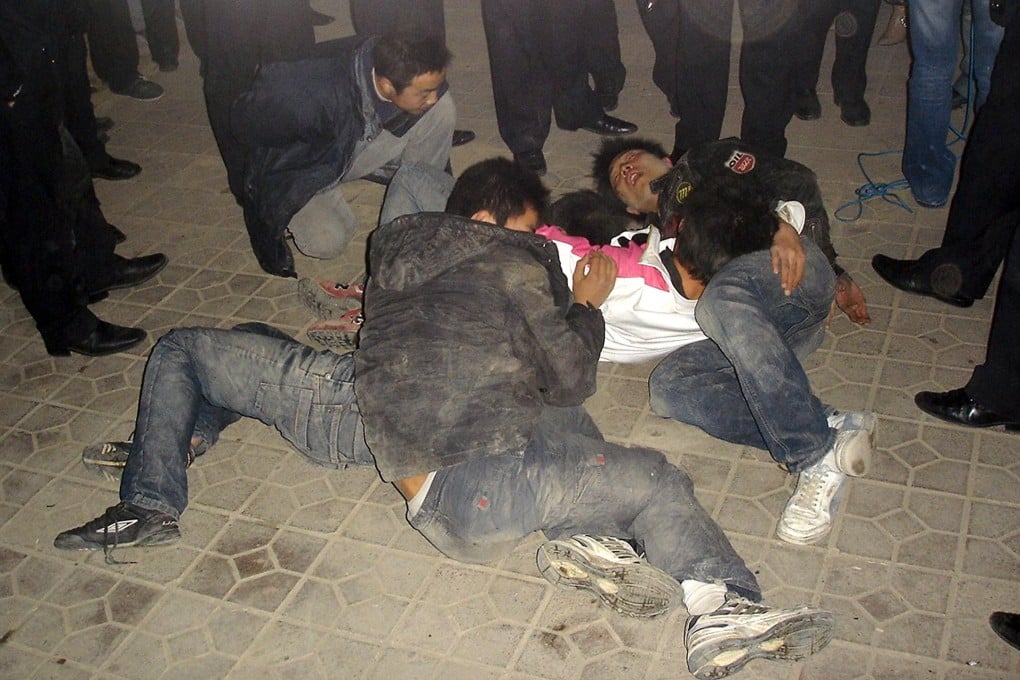 A group of men lie on the street drunk after a night out drinking in Xian, Shaanxi province, China. One in 12 men in China is a problem drinker, a study has found. Photo: AFP