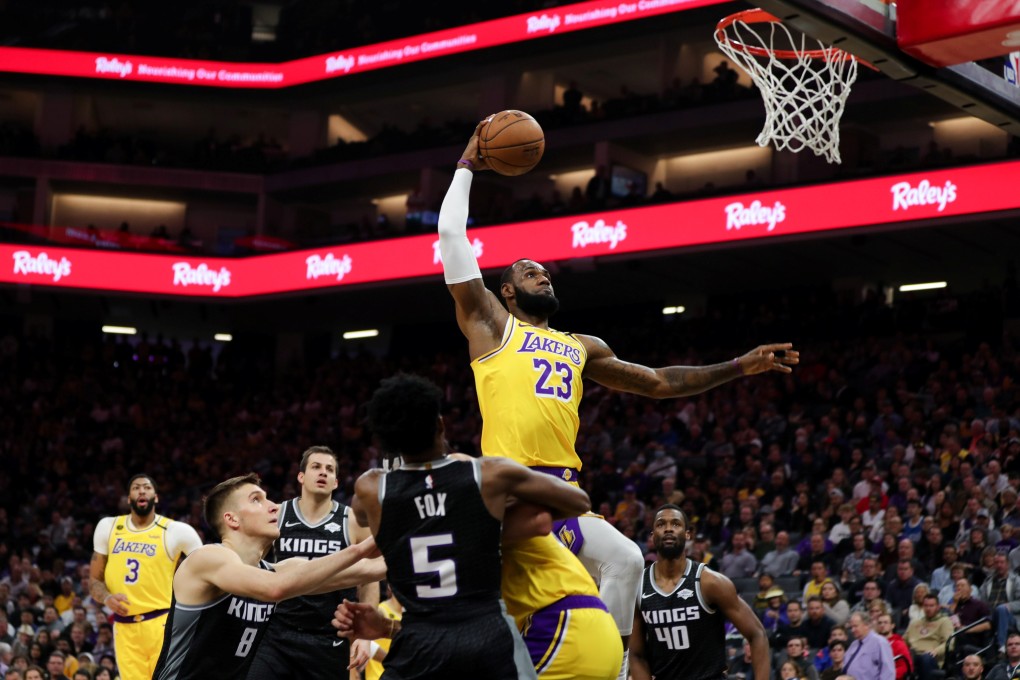 Los Angeles Lakers forward LeBron James dunks the ball against the Sacramento Kings. Photo: USA Today