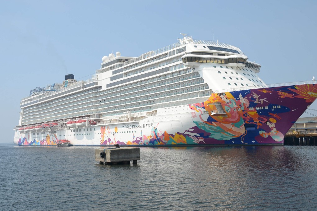 The 151,000-tonne World Dream, owned by a Hong Kong-based cruise liner, sits anchored at the international port in Manila on January 29, 2020. (Photo by Ted ALJIBE / AFP)
