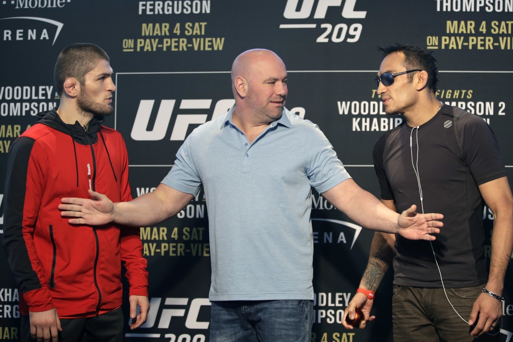 UFC president Dana White stands between Khabib Nurmagomedov (left) and Tony Ferguson (right) at a news conference for UFC 209 in 2017. Photo: AP