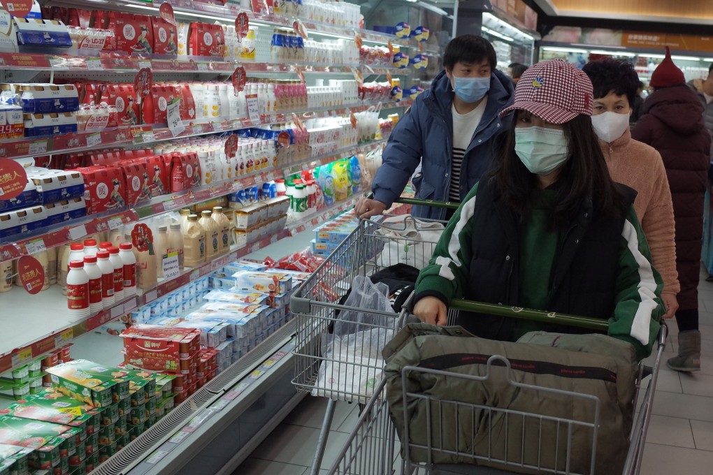 An extended lack of income among workers, especially those with families, risks a major increase in urban poverty, one expert warned. Photo: EPA