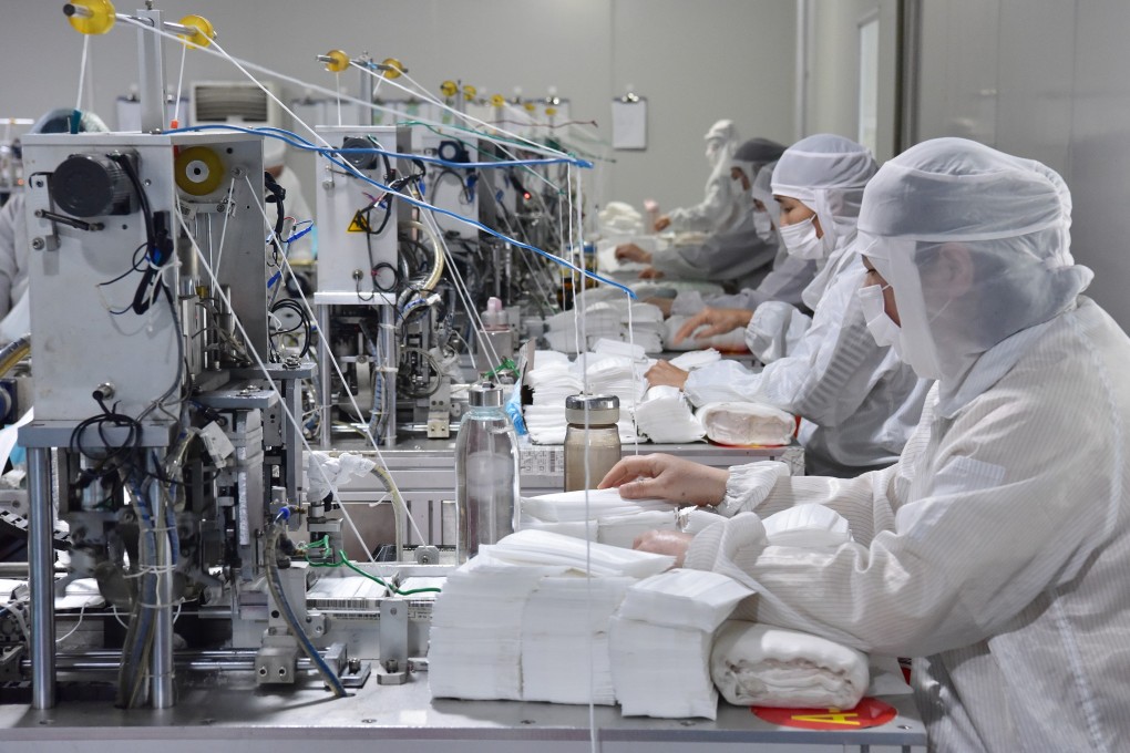 Workers make masks at a factory in Zhangpu County, southeast China's Fujian Province. Photo: Xinhua