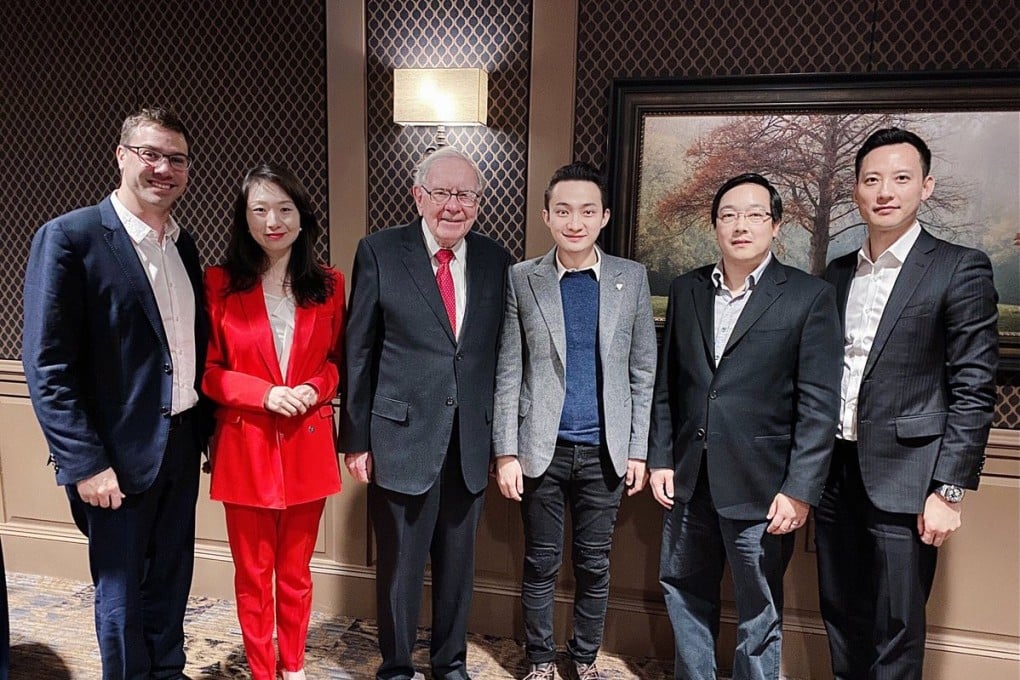 Justin Sun (centre) with Warren Buffett on their dinner date, January 2020. Source: Twitter