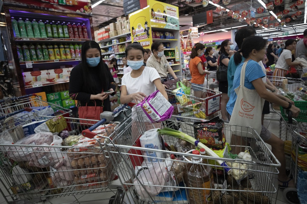 Customers queue at a supermarket in Singapore after the Singapore Ministry of Health raised its alert level for the coronavirus outbreak. Photo: EPA