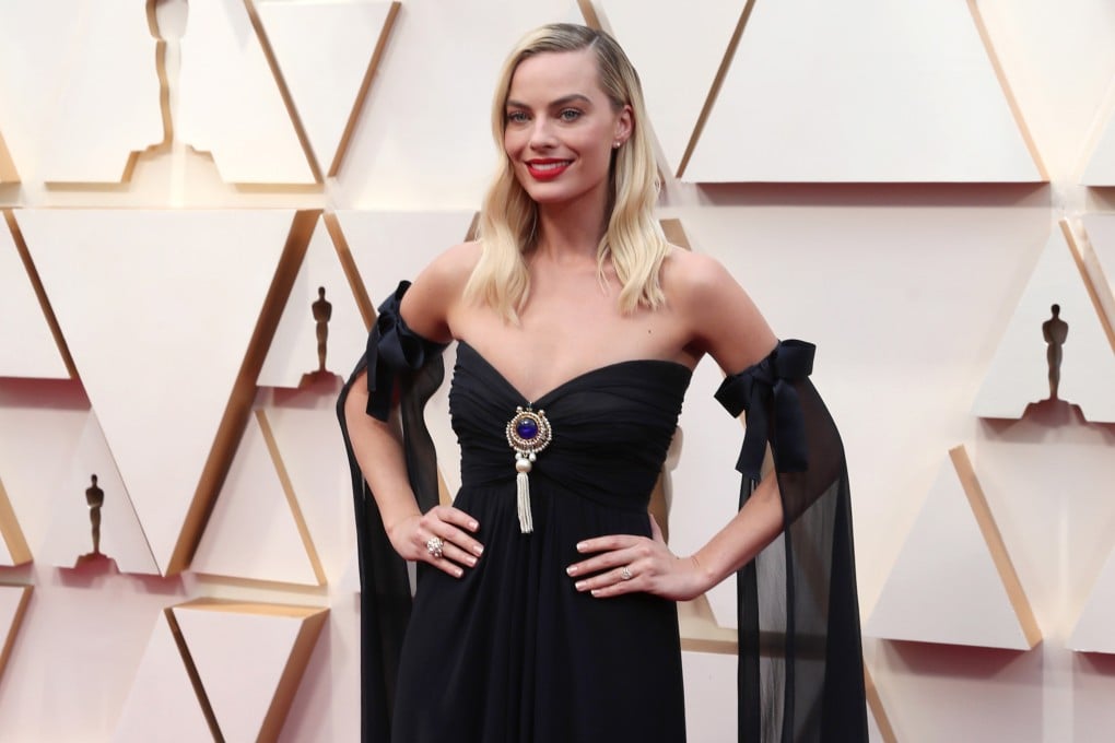 Margot Robbie wears a Chanel haute couture look from 1994 on the red carpet of the 92nd Academy Awards ceremony at the Dolby Theatre in Los Angeles. Photo: EPA