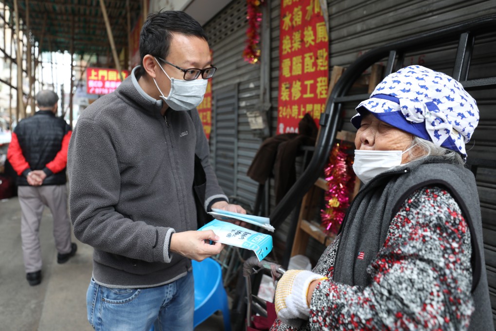 Benson Tsang hands out donated masks to those in need in Sham Shui Po. Photo: Xiaomei Chen