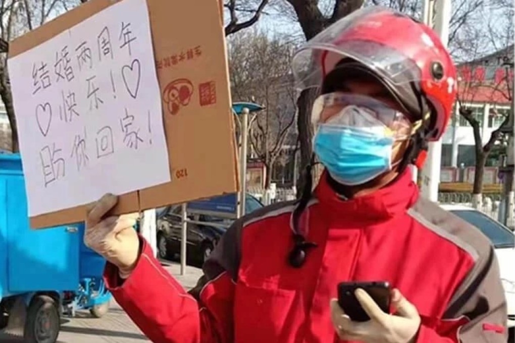 Zhang Jiapeng holds up a sign for his wife on their wedding anniversary. Photo: Handout