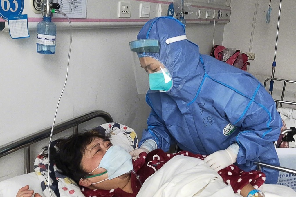 Many families have struggled to arrange hospital treatment for their relatives, including this woman whose daughter was filmed banging a gong on her balcony shouting for help. Photo: Weibo