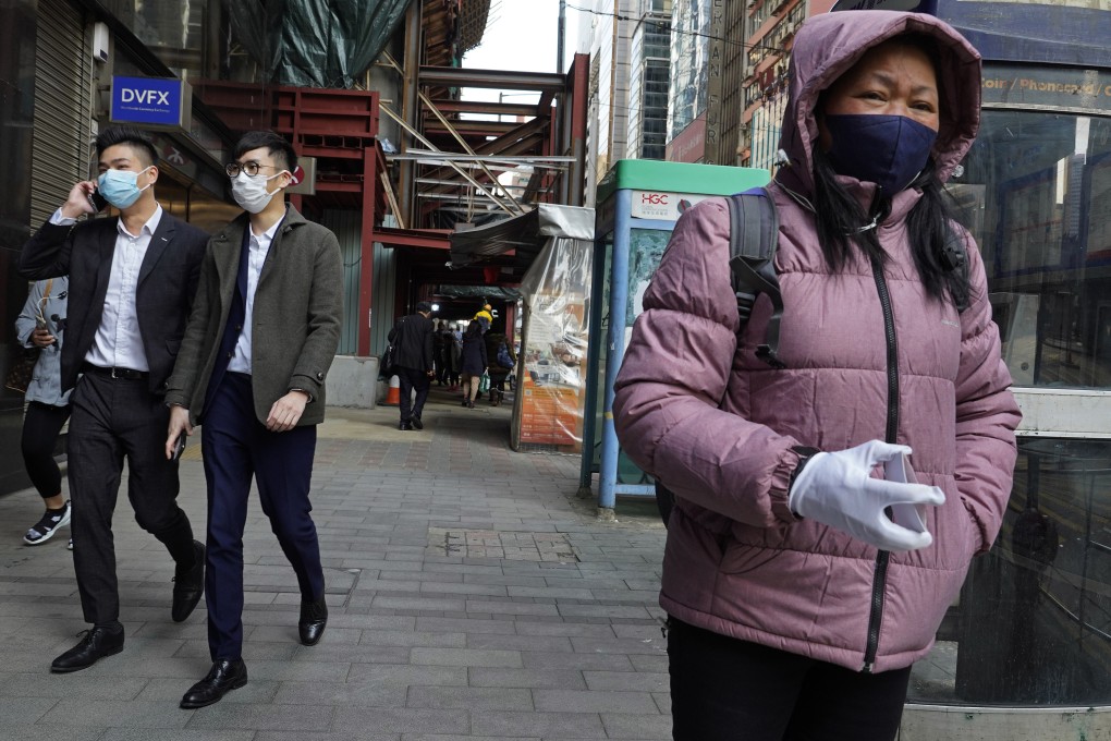 Hongkongers have been wrapping up against the cold as the temperature plummeted across the city. Photo: AP
