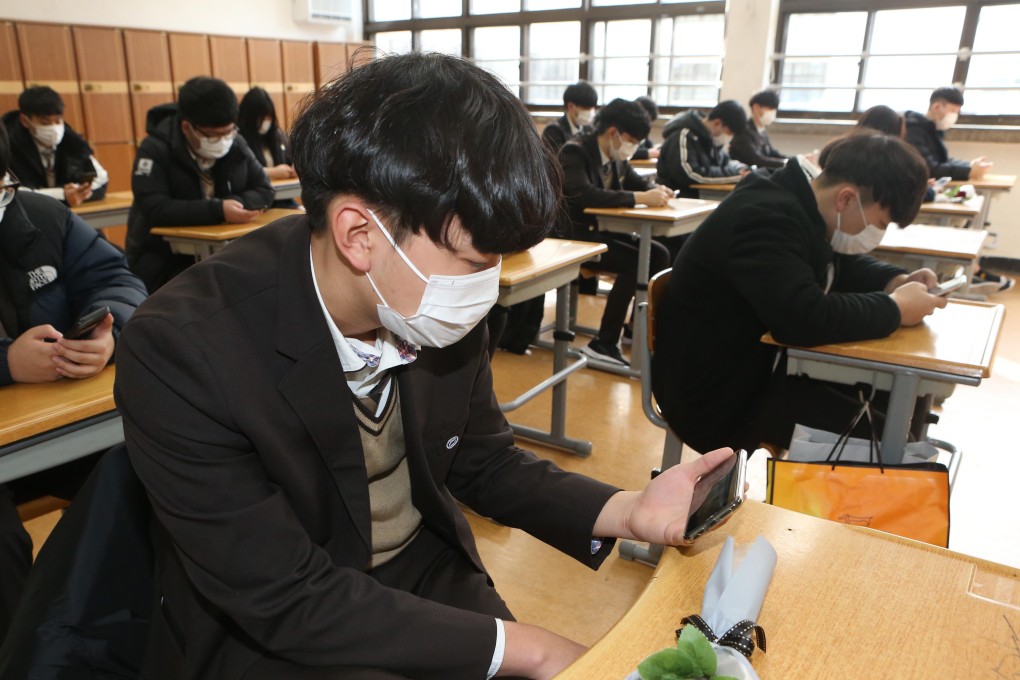 Students wear masks at a school in Busan, South Korea, on February 11, 2020. Photo: YNA/dpa
