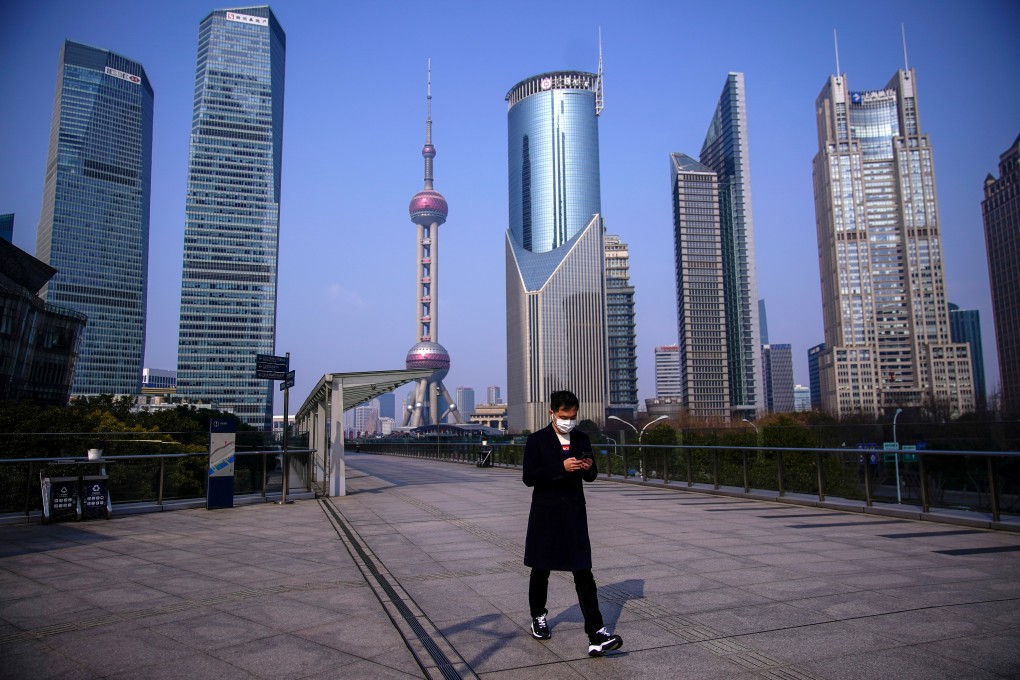 A man wearing a mask is seen at Lujiazui financial district in Pudong, Shanghai, China, as the country is hit by an outbreak of a new coronavirus, February 3, 2020. File photo: Reuters