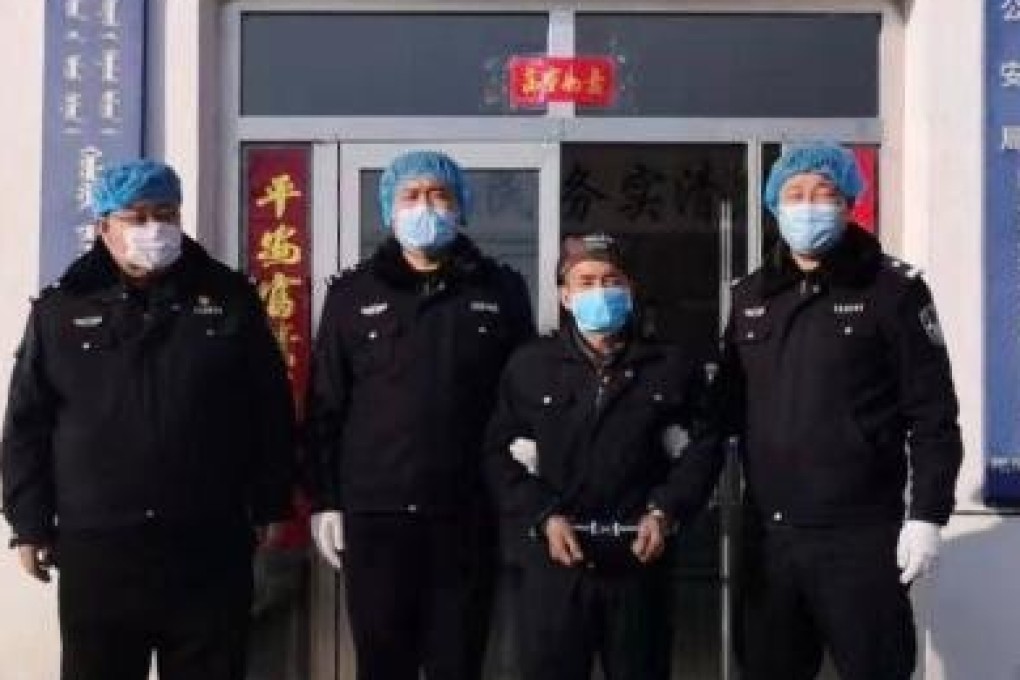The Inner Mongolia body snatcher outside the Bayannur police station. Photo: Weibo