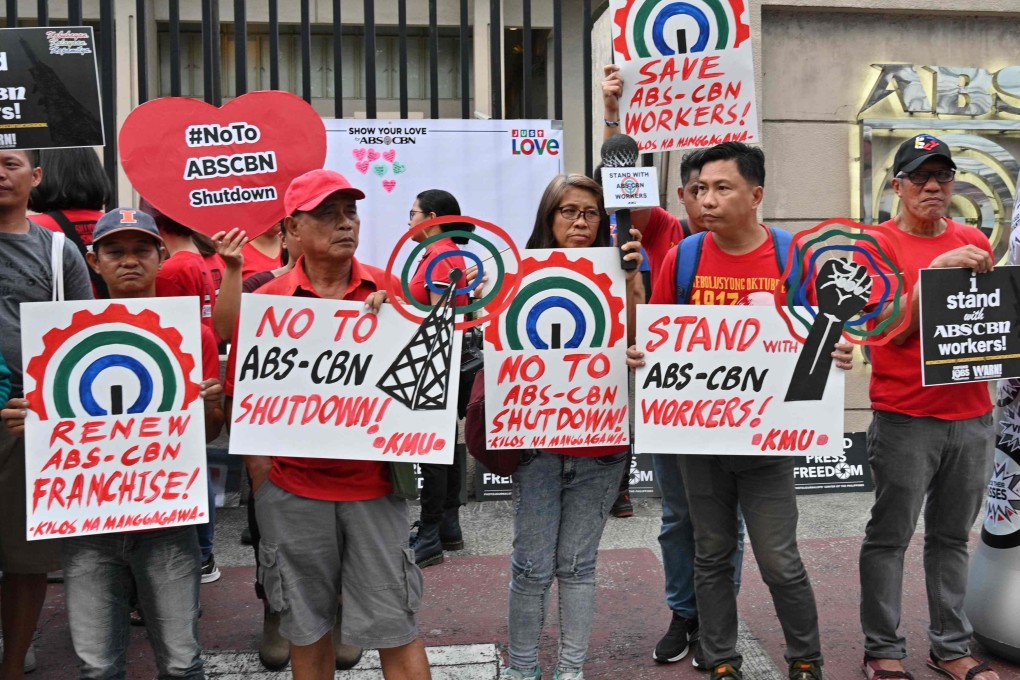 Demonstrators show their support for ABS-CBN workers in Manila on February 14, 2020. Photo: AFP