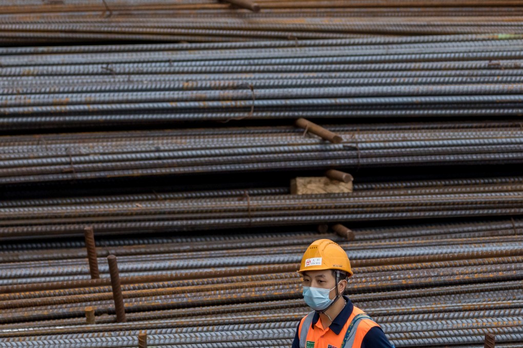 A construction worker wears a mask as he goes about his day in Hong Kong on February 11. Photo: Bloomberg