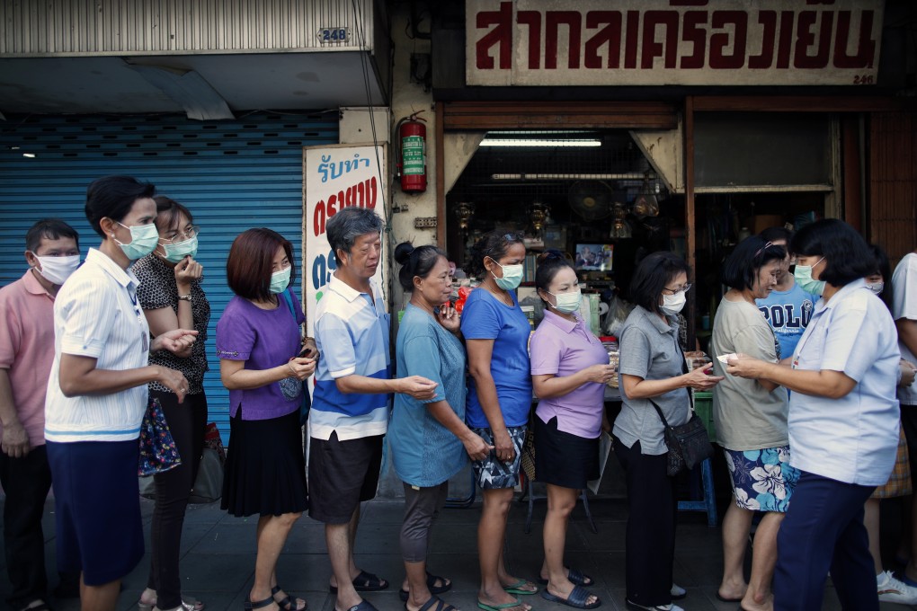 People queue to buy face masks outside a pharmacy in Bangkok, Thailand, on March 4, 2020. Photo: EPA-EFE