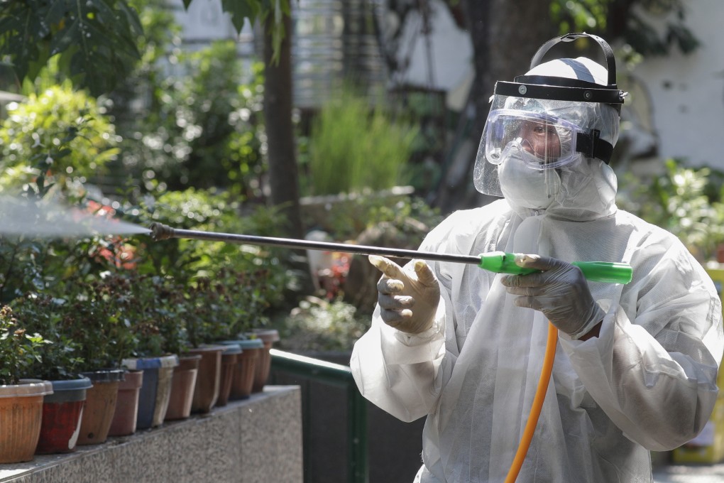 A health worker sprays disinfectant at a school in San Juan city, Manila, on March 9, 2020. Photo: AP