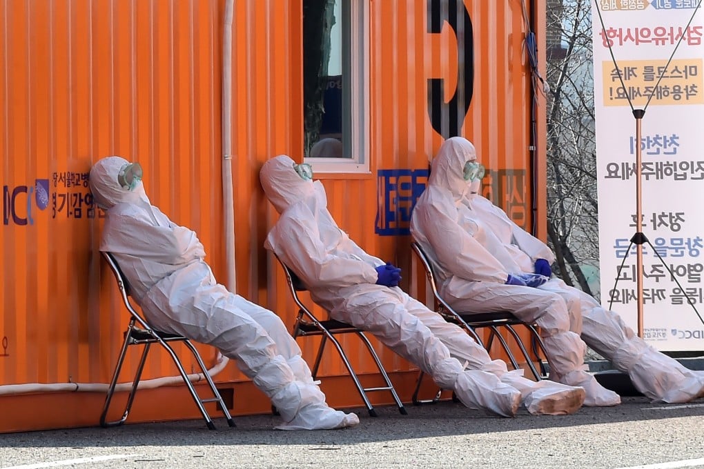 Medical workers rest at a screening clinic in Suwon, South Korea. Photo: Xinhua
