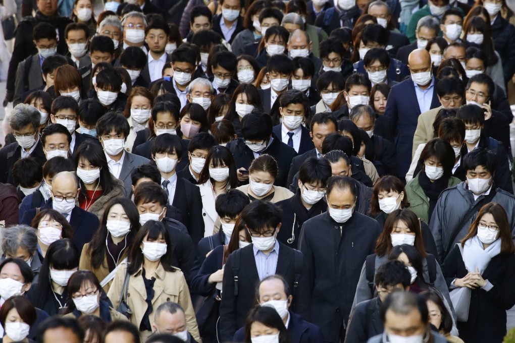 People wearing masks head to work in Tokyo, amid the spread of the new coronavirus. Photo: Kyodo