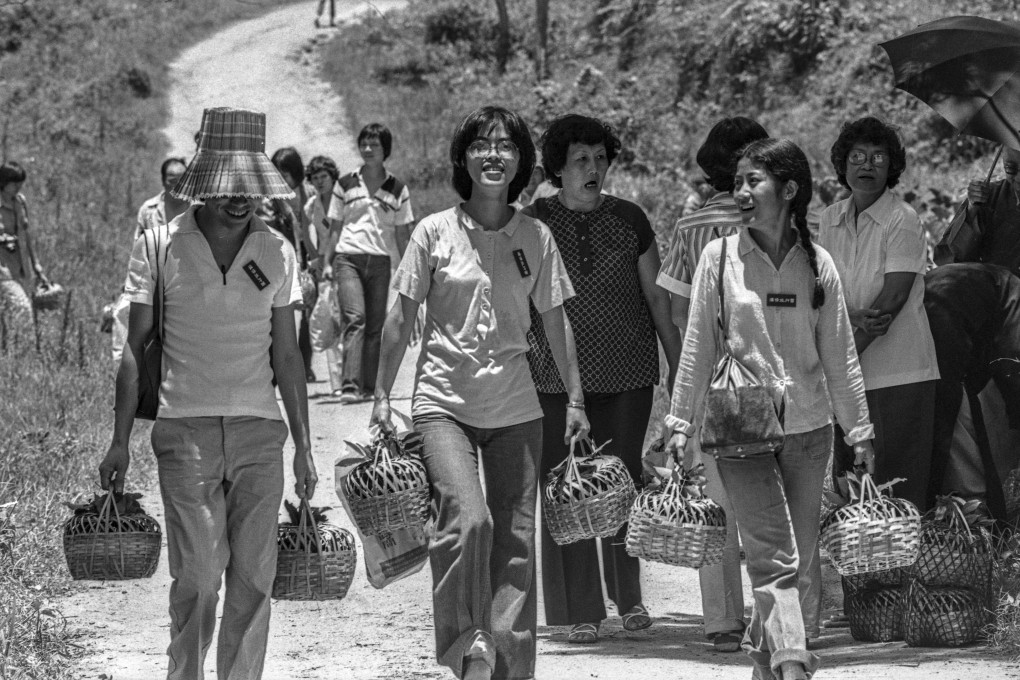 Members of a lychee tour to Shenzhen bring baskets of the fruit back to Hong Kong. Photo: C.Y. Yu