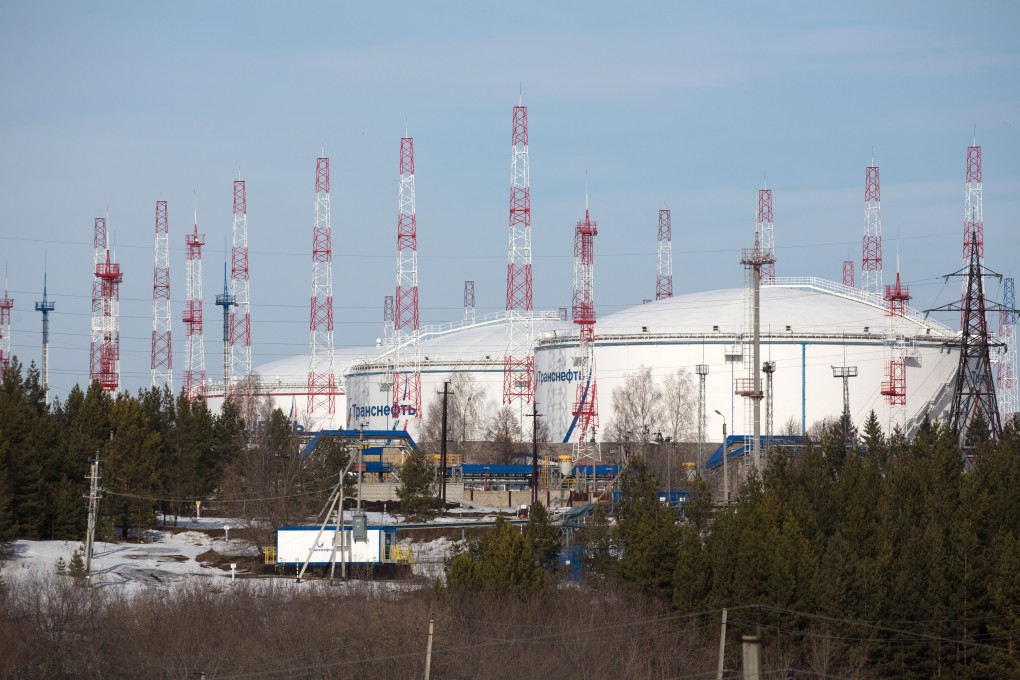 Storage tanks stand at the Kaleykino oil pumping station near Almetyevsk, Tatarstan, Russia. Photo: Bloomberg