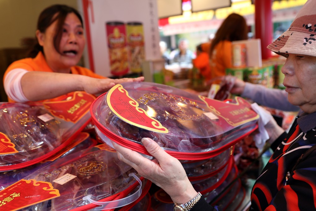 Bargain-hunters check out products on sale on December 10, the first day of the 2019 Hong Kong Brands and Products Expo in Victoria Park, Causeway Bay. Photo: Nora Tam
