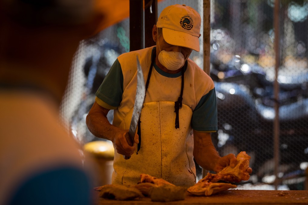 A butcher uses a face mask in Caracas, Venezuela. Photo: EPA-EFE