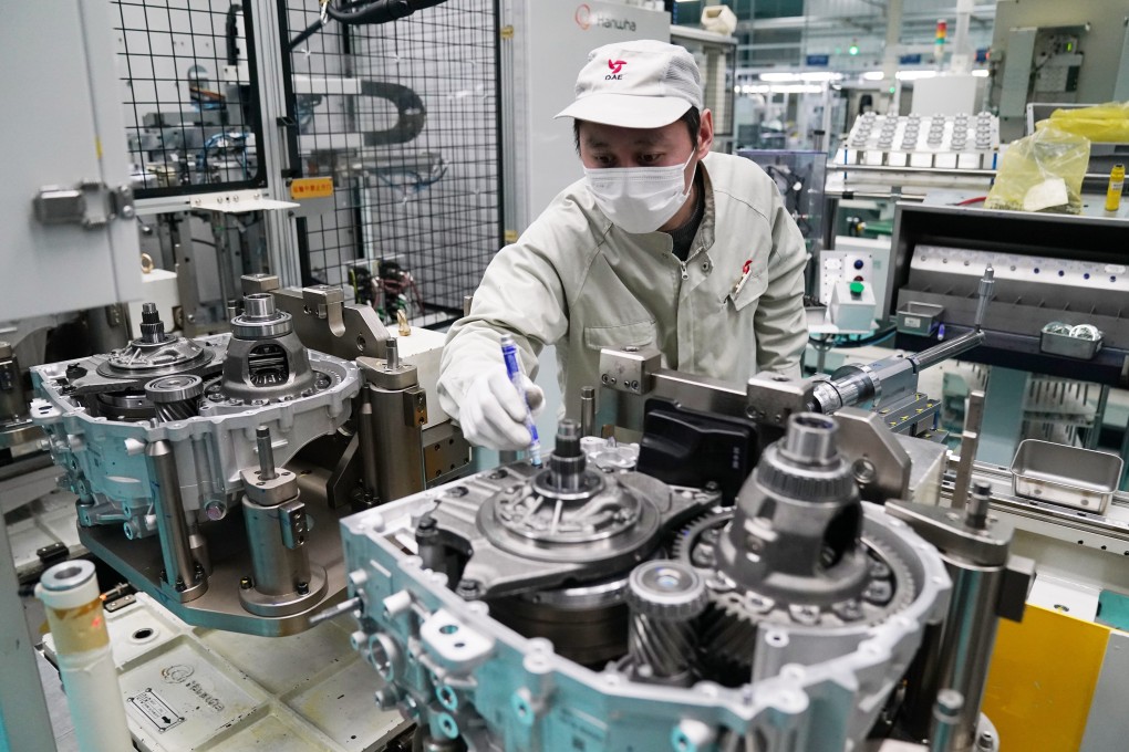 A worker works at a workshop in Harbin Dongan Automotive Engine Manufacturing in Harbin, northeast China's Heilongjiang Province. Photo: Xinhua