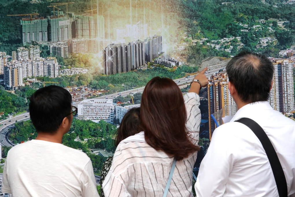 Homebuyers at a property launch in Hong Kong. The rising popularity of Hibor-linked mortgages over the past decade is down to banks’ reluctance when it comes to cutting prime lending rates. Photo: May Tse