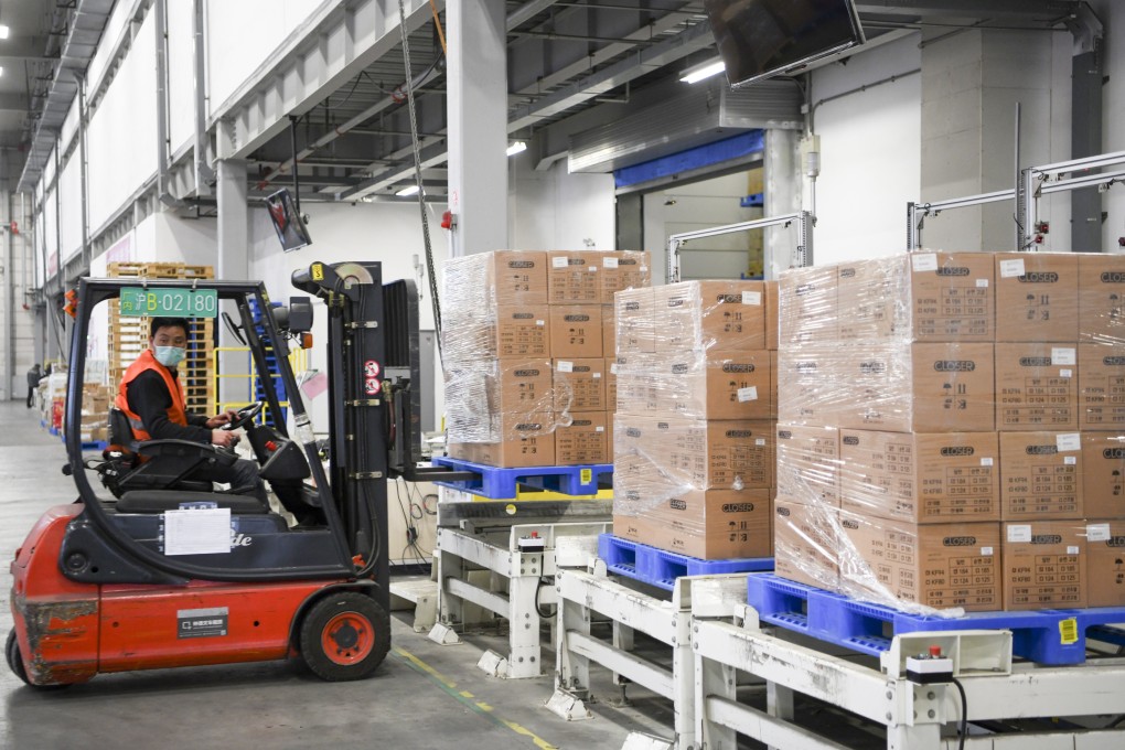 Worker loading pellets of protective gear destined for the United States, which will be handed over to the US Centre for Disease Control when they arrive early next week. Photo: Jack Ma Foundation