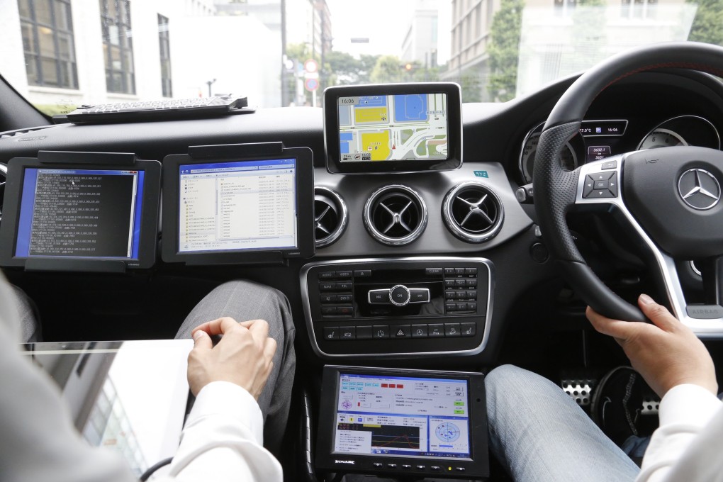 AutoNavi’s mobile app users can search the names of malls and shops to see real-time traffic data. Photo: AP