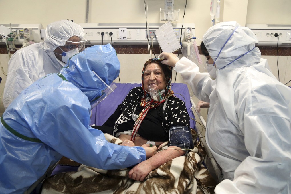Medics treat a patient infected with the new coronavirus at a hospital in Tehran. Photo: AP