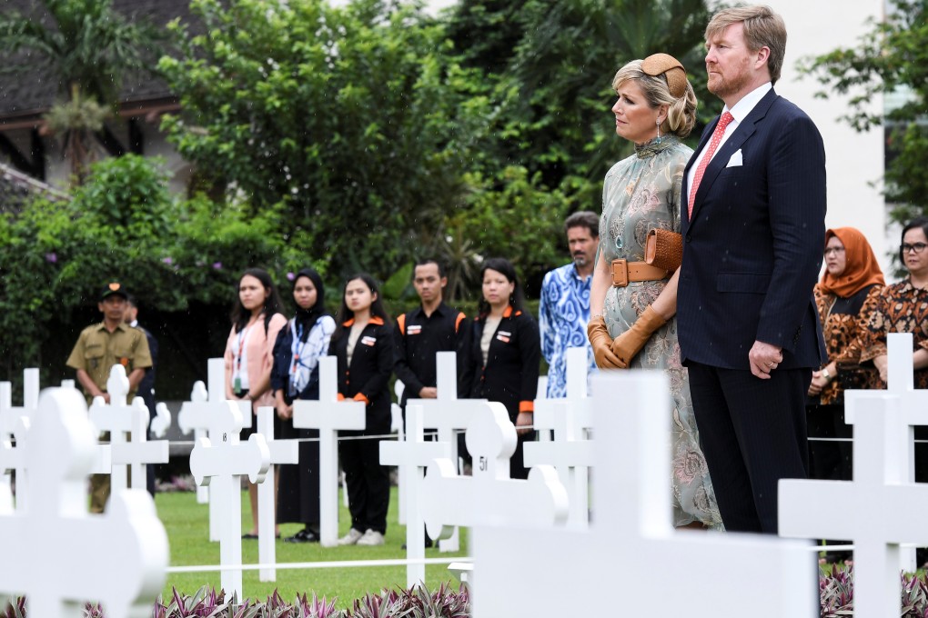 King Willem-Alexander and Queen Maxima of the Netherlands visit a Dutch war cemetery in Jakarta. Photo: Reuters