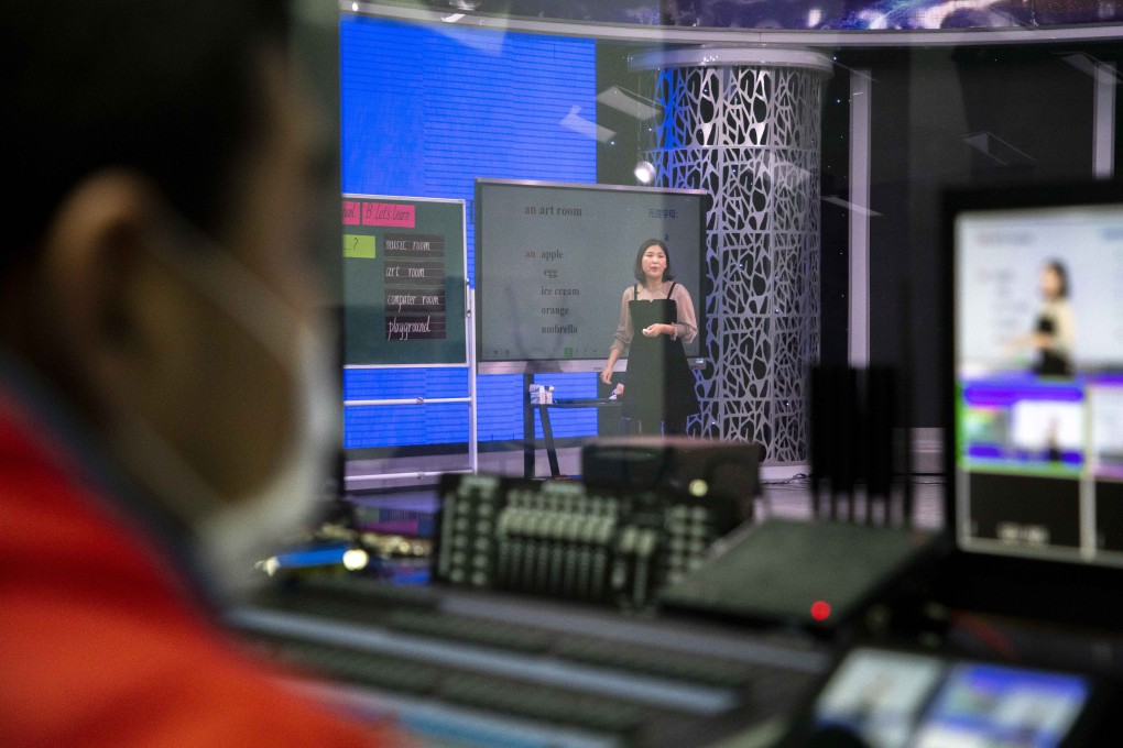 Kang Liping, a primary school teacher, records an english lesson for online class in Yinchuan, northwest China's Ningxia Hui Autonomous Region, Feb. 17, 2020. Photo: Xinhua